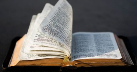 O que significa “Bíblia” e como ela recebeu esse nome?