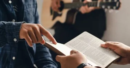 10 Versículos bíblicos inspiradores para Jovens