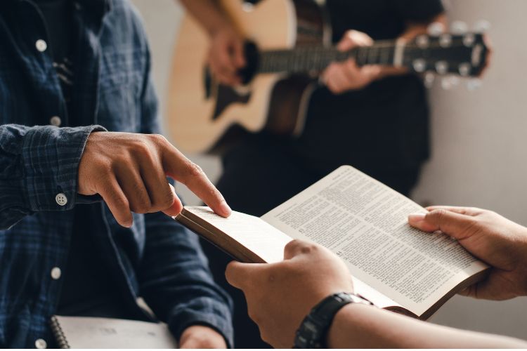 Versículos bíblicos inspiradores para Jovens